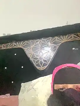 BrunetteQueen1 online show from June 1, 2026, 8:43 pm