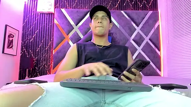 dominic connor online show from June 11, 2026, 3:26 am