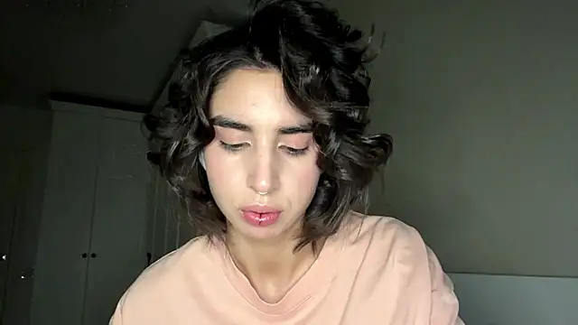 Snapshot of JessiaRuezga chatting on May 18, 2026, 12:22 pm JessiaRuezga online show from May 18, 2026, 12:22 pm