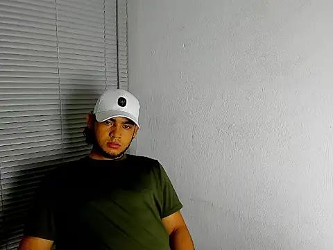 Snapshot of louis_rueda chatting on June 1, 2026, 4:58 am louis rueda online show from June 1, 2026, 4:58 am
