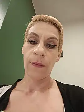 Snapshot of KittyDesiree chatting on July 2, 2026, 8:09 am KittyDesiree online show from July 2, 2026, 8:09 am