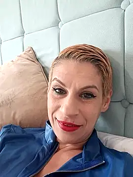 Snapshot of KittyDesiree chatting on July 9, 2026, 4:22 pm KittyDesiree online show from July 9, 2026, 4:22 pm