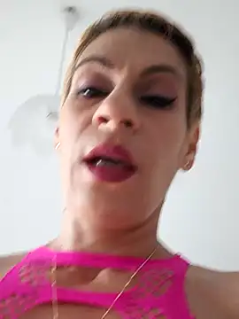 Snapshot of KittyDesiree chatting on July 19, 2026, 4:22 pm KittyDesiree online show from July 19, 2026, 4:22 pm