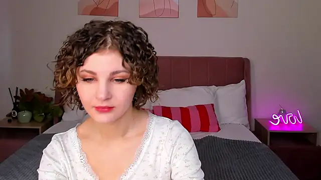 Snapshot of Kira__Fluffy chatting on May 26, 2026, 12:06 am Kira Fluffy online show from May 26, 2026, 12:06 am