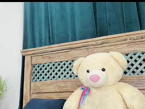 Snapshot of EmmaEbony1 chatting on May 19, 2026, 6:14 pm EmmaEbony1 online show from May 19, 2026, 6:14 pm