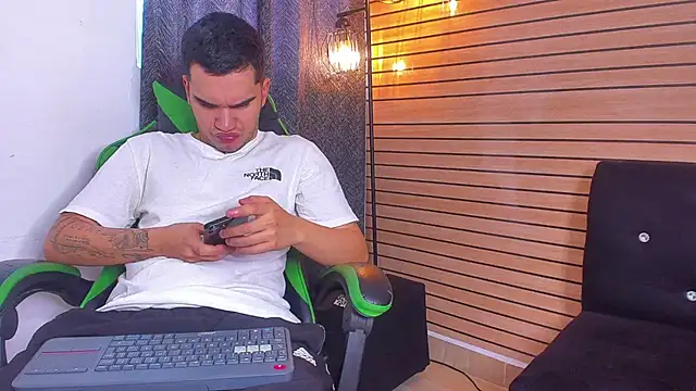 Brandoncrew online show from May 25, 2026, 7:42 pm