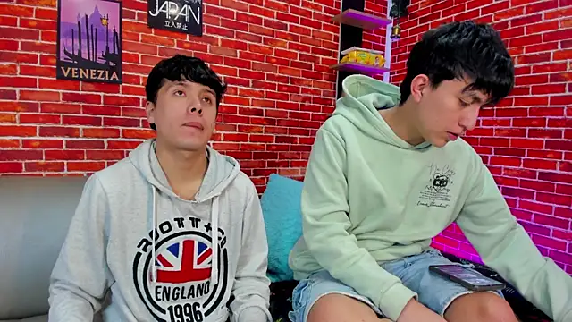Hoot boyss  online show from June 12, 2026, 7:46 pm