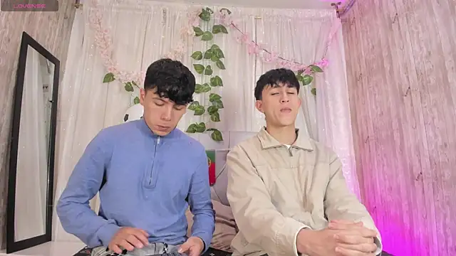 Hoot boyss  online show from July 11, 2026, 12:52 pm