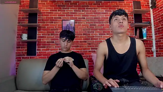 Hoot boyss  online show from July 14, 2026, 7:41 pm