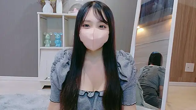 Runa-nn online show from June 18, 2026, 12:42 pm