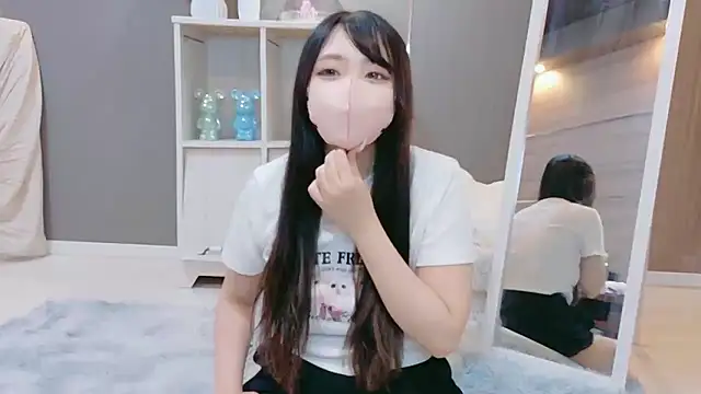 Runa-nn online show from June 19, 2026, 1:43 am
