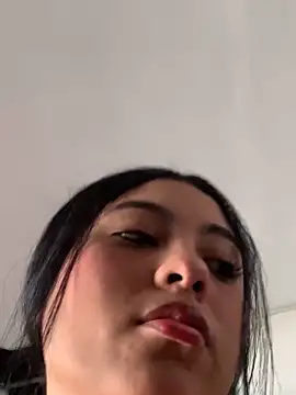 Snapshot of Paula-sinz chatting on June 10, 2026, 7:35 pm Paula-sinz online show from June 10, 2026, 7:35 pm