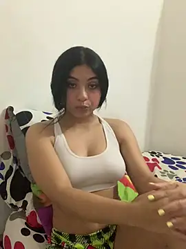 Snapshot of Paula-sinz chatting on June 16, 2026, 11:51 pm Paula-sinz online show from June 16, 2026, 11:51 pm