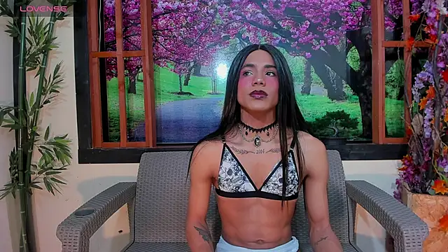 Elena and Julian online show from July 9, 2026, 7:29 pm