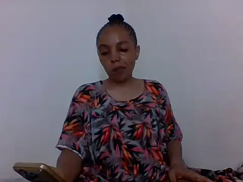 Snapshot of silk_couple1 chatting on July 18, 2026, 1:59 pm silk couple1 online show from July 18, 2026, 1:59 pm