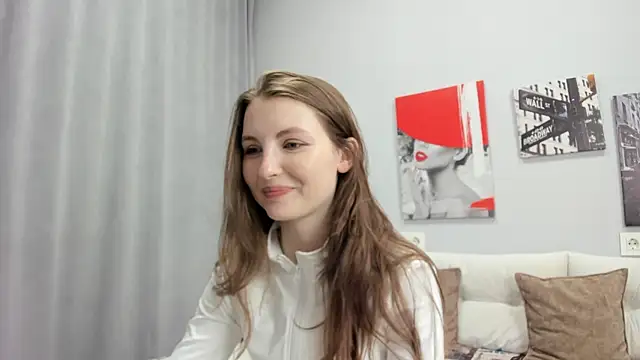 Shyly  Lisa online show from May 30, 2026, 1:35 am