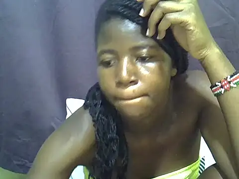Snapshot of Sweet-tatiana chatting on May 28, 2026, 8:44 am Sweet-tatiana online show from May 28, 2026, 8:44 am