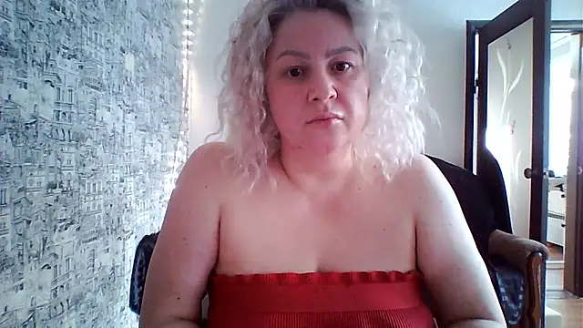 Snapshot of MissisXL chatting on May 15, 2026, 2:35 pm MissisXL online show from May 15, 2026, 2:35 pm