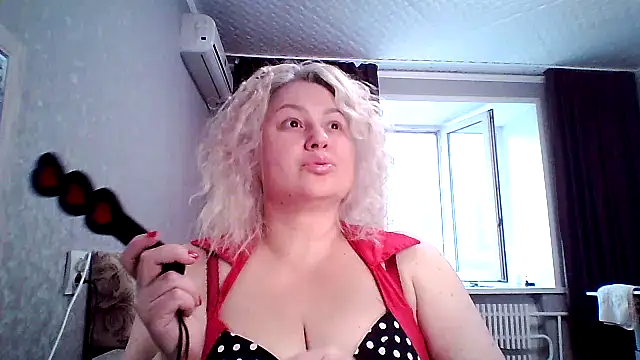 Snapshot of MissisXL chatting on May 16, 2026, 9:06 am MissisXL online show from May 16, 2026, 9:06 am