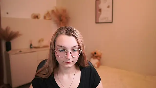 Sophielux18 online show from May 23, 2026, 12:31 pm