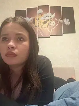 RiaLowelyt online show from May 15, 2026, 7:54 pm