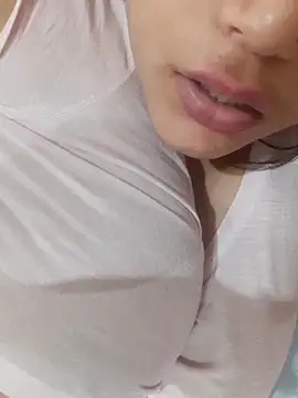 Snapshot of sexyellisa chatting on May 30, 2026, 2:14 pm sexyellisa online show from May 30, 2026, 2:14 pm
