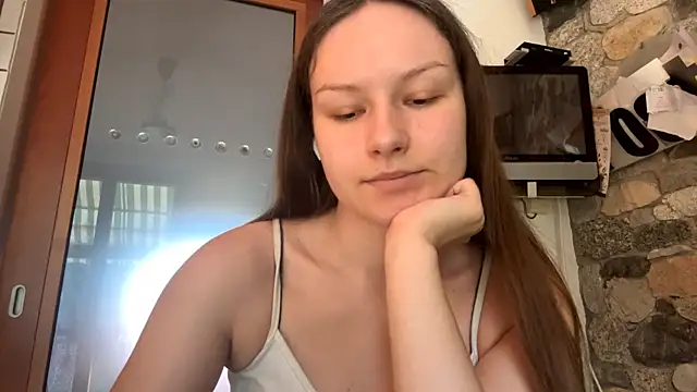 Snapshot of ShaylaChong chatting on July 15, 2026, 7:02 am ShaylaChong online show from July 15, 2026, 7:02 am