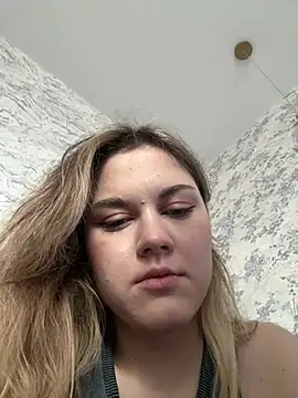 la lisa  online show from June 12, 2026, 7:51 am