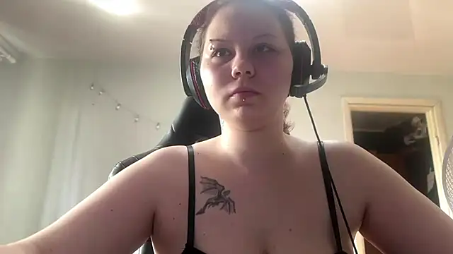 Redhair girl online show from May 27, 2026, 2:03 pm