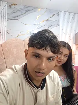ParejaCurvy20 online show from May 18, 2026, 7:09 pm