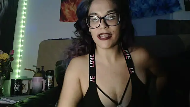 Snapshot of MamaBee88 chatting on May 31, 2026, 10:00 am MamaBee88 online show from May 31, 2026, 10:00 am