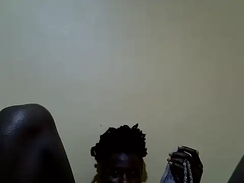 Snapshot of moviahlove chatting on May 22, 2026, 7:52 pm moviahlove online show from May 22, 2026, 7:52 pm