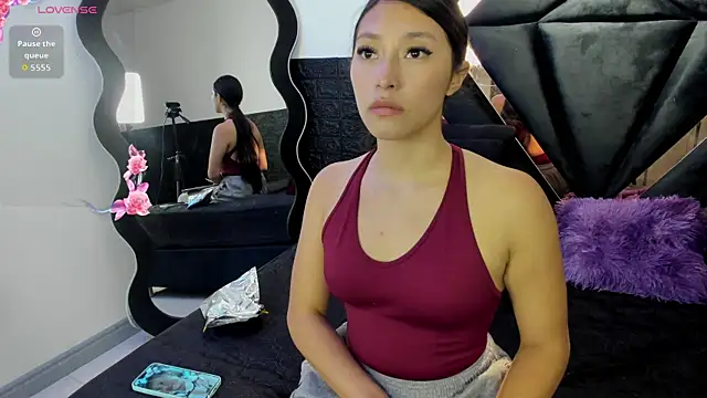 Queen Jen online show from June 19, 2026, 5:12 am