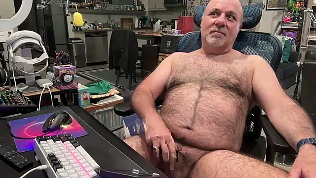 Snapshot of ThickBear chatting on May 27, 2026, 7:27 am ThickBear online show from May 27, 2026, 7:27 am