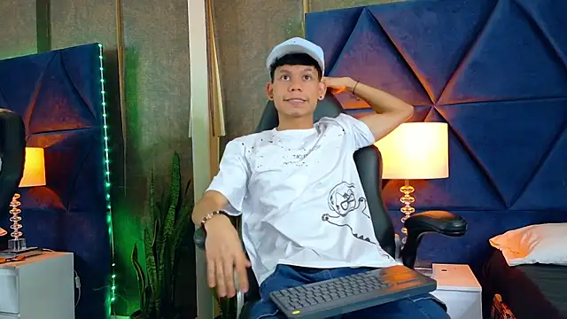 Snapshot of ThiagoFerrer_ chatting on May 19, 2026, 4:30 am ThiagoFerrer online show from May 19, 2026, 4:30 am