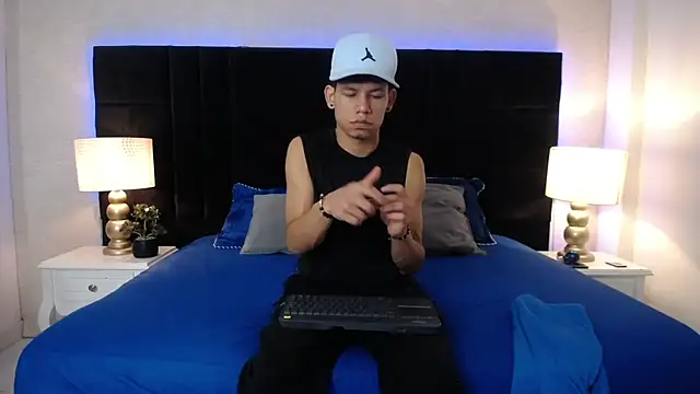 Snapshot of ThiagoFerrer_ chatting on May 30, 2026, 3:36 am ThiagoFerrer online show from May 30, 2026, 3:36 am