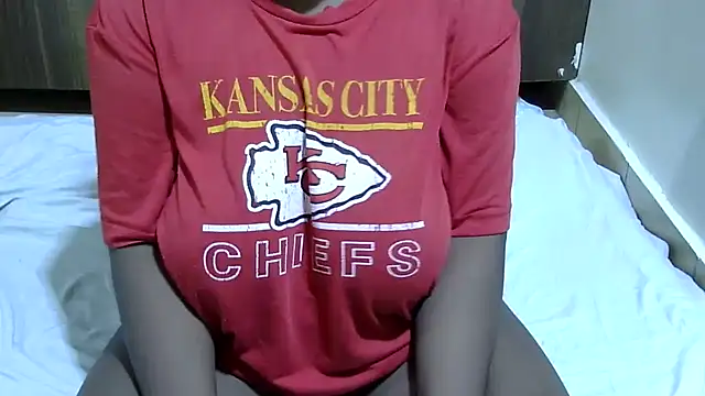 Snapshot of RawHoneyXo- chatting on May 18, 2026, 8:03 pm RawHoneyXo- online show from May 18, 2026, 8:03 pm