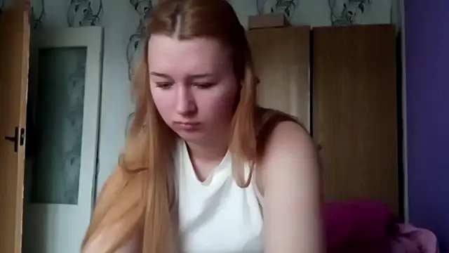 Snapshot of RaeannRoewe chatting on May 21, 2026, 5:36 am RaeannRoewe online show from May 21, 2026, 5:36 am