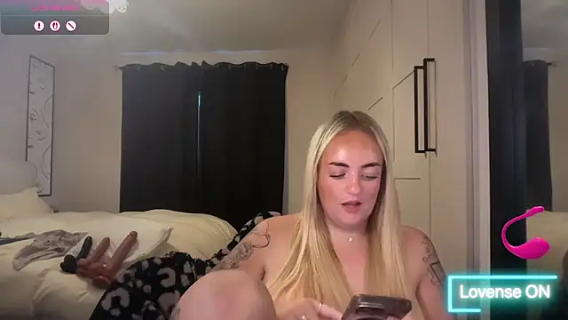 CurvyWetWife online show from June 13, 2026, 2:04 pm