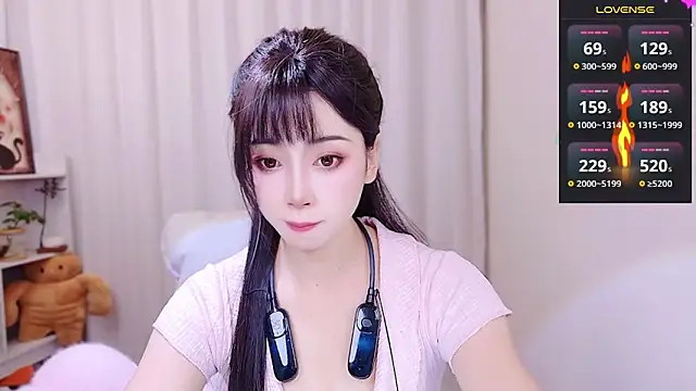August cat online show from May 30, 2026, 9:34 pm