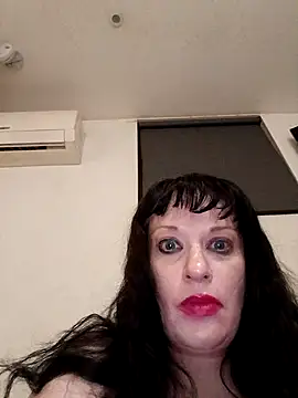 kylliexx online show from November 7, 2025, 12:27 pm