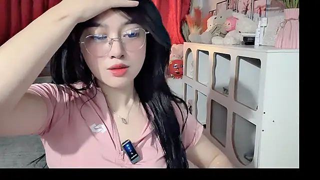 Snapshot of Bee-Cherry chatting on May 26, 2026, 5:36 am Bee-Cherry online show from May 26, 2026, 5:36 am