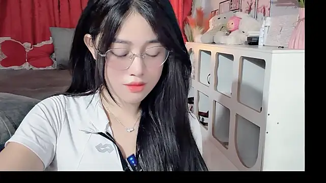 Snapshot of Bee-Cherry chatting on May 27, 2026, 3:03 am Bee-Cherry online show from May 27, 2026, 3:03 am