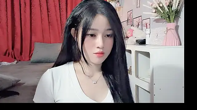 Snapshot of Bee-Cherry chatting on May 28, 2026, 5:49 am Bee-Cherry online show from May 28, 2026, 5:49 am