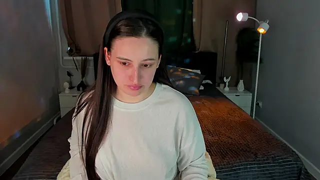 Elizabet Colllins online show from June 21, 2026, 1:08 am