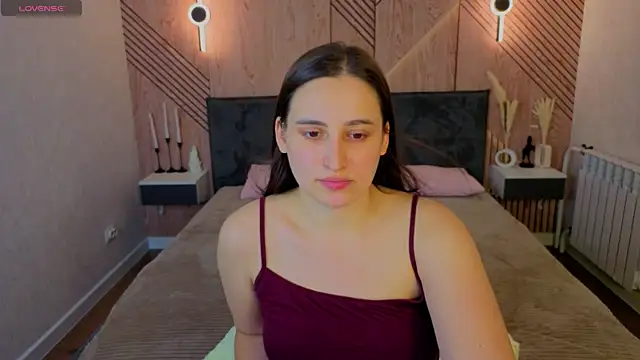 Elizabet Colllins online show from July 3, 2026, 9:05 am