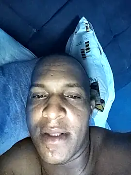 luis391986 online show from June 16, 2026, 1:19 am