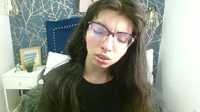 Snapshot of Allyshon_ chatting on May 23, 2026, 7:51 pm Allyshon online show from May 23, 2026, 7:51 pm