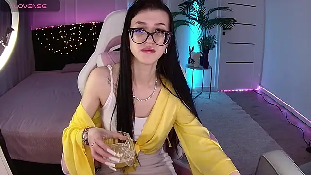 Ariella Me online show from May 23, 2026, 7:02 am