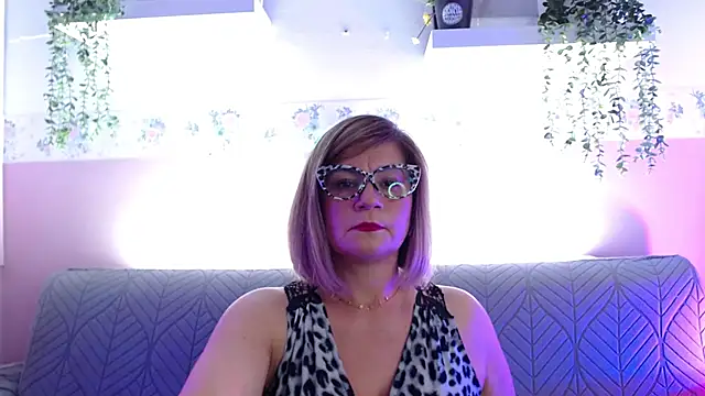 Snapshot of Samantha_Brm chatting on May 25, 2026, 8:26 pm Samantha Brm online show from May 25, 2026, 8:26 pm